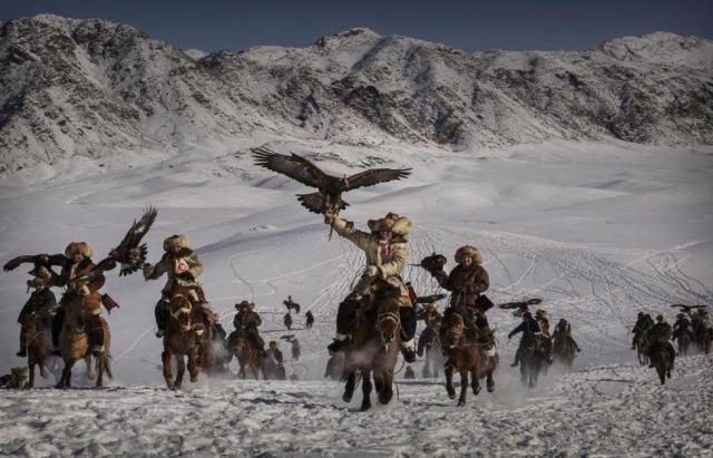 eagle-hunters-western-china_0.jpg